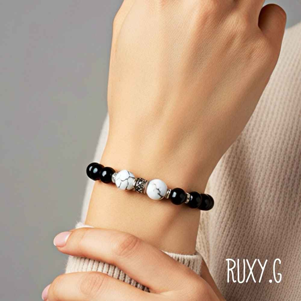 Black and White Beaded Bracelet